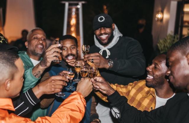 网站入口-老詹违规确定不会禁赛 将代表湖人出战与太阳首战